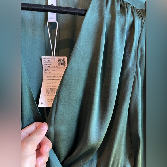 NWT Mango Women's Wrapped Satin Dress size2 or XS - Picture 4 of 6